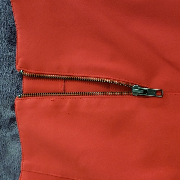 Leith. NWOT. Red Mini Skirt; Wide Waist Band; Back Zipper Closure. Size M. - Picture 5 of 11